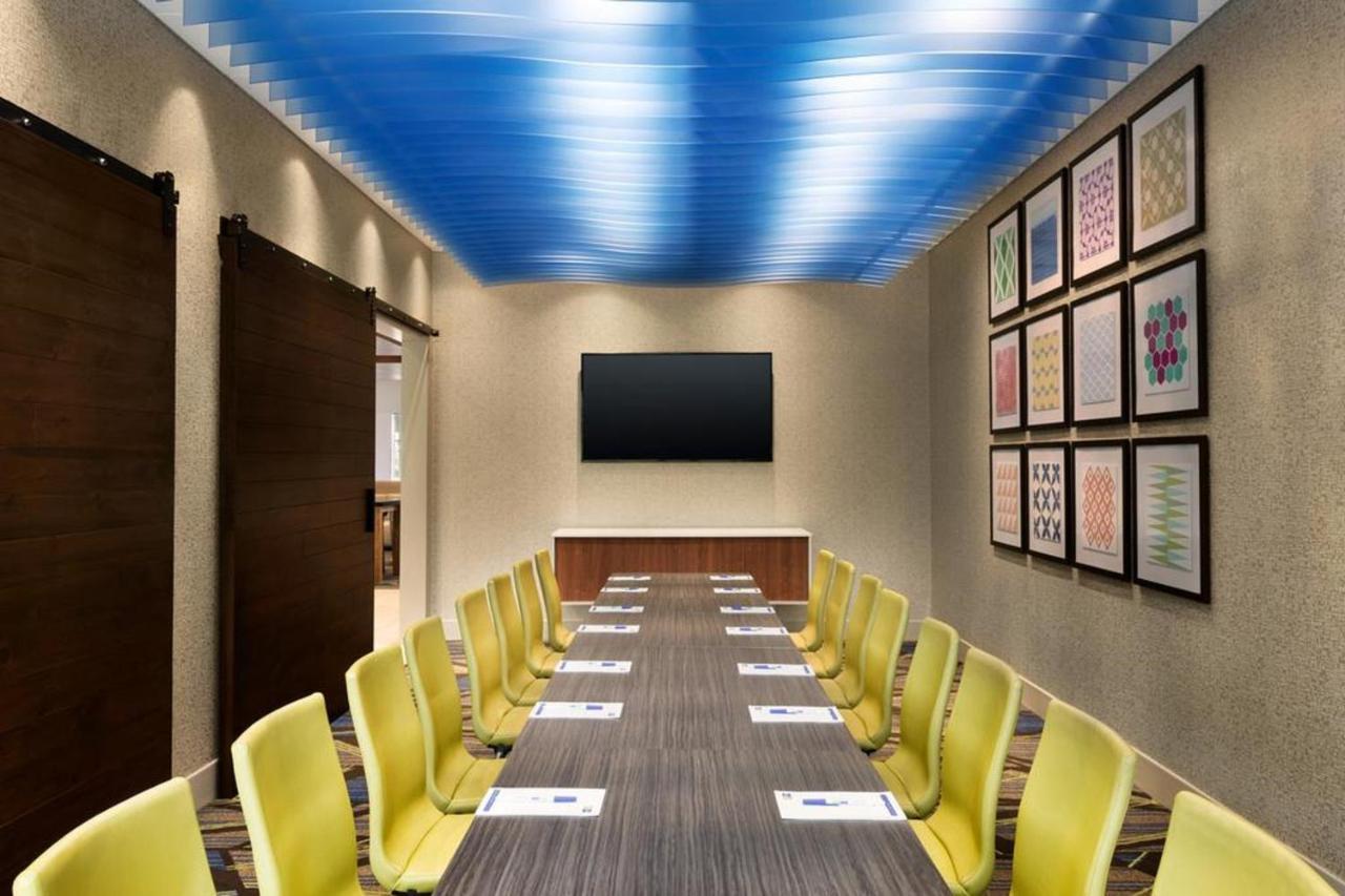 Holiday Inn Express & Suites - Lindale By Ihg Екстериор снимка