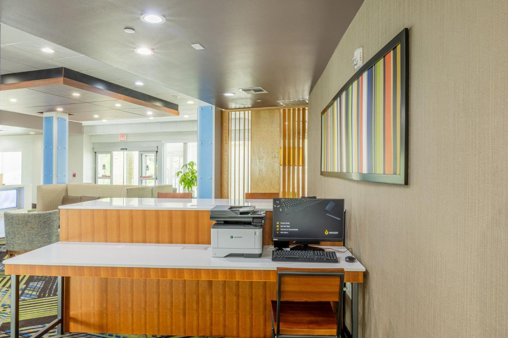 Holiday Inn Express & Suites - Lindale By Ihg Екстериор снимка