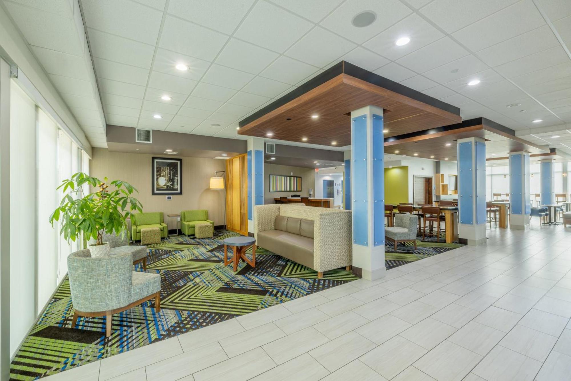 Holiday Inn Express & Suites - Lindale By Ihg Екстериор снимка