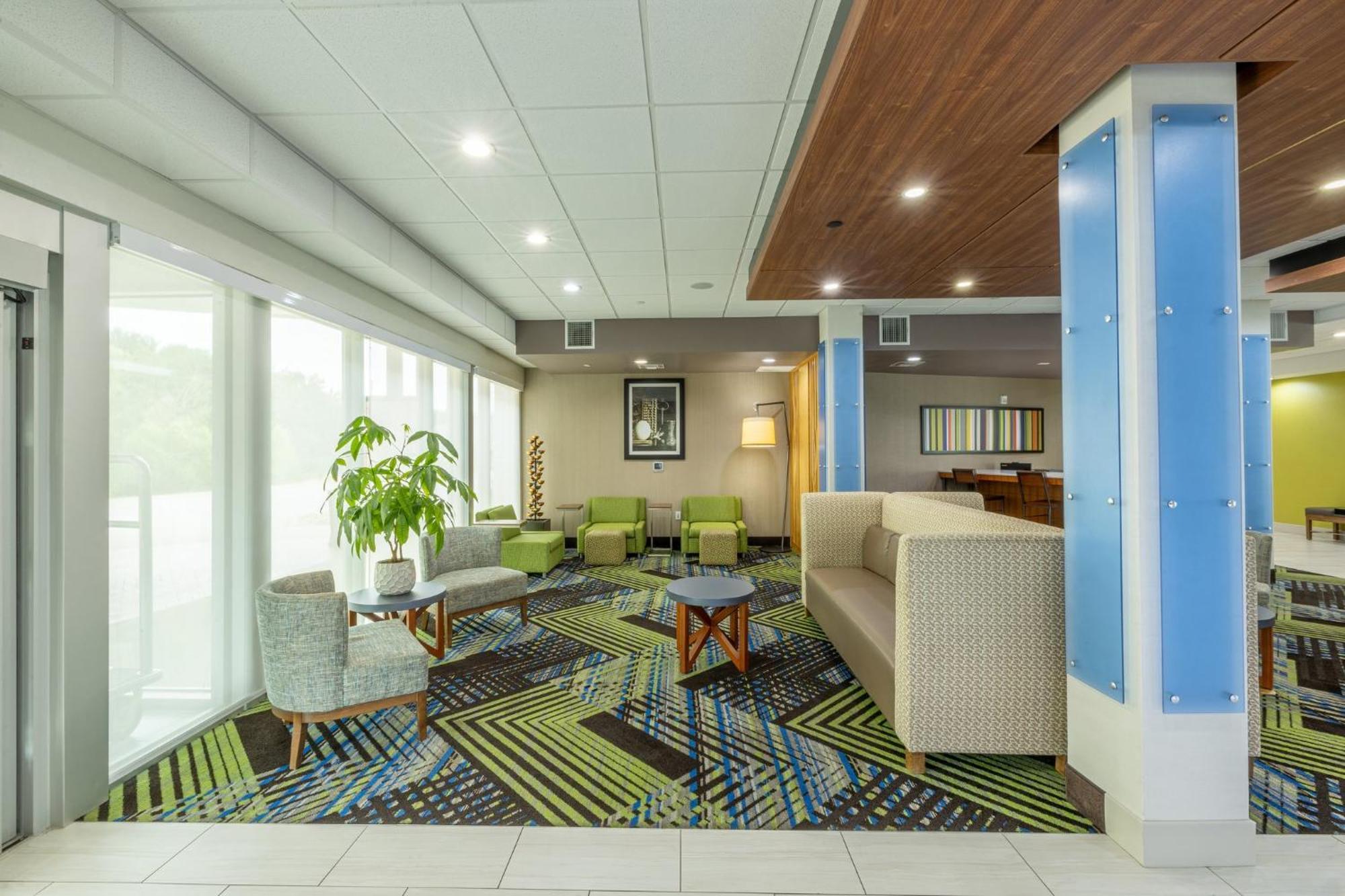 Holiday Inn Express & Suites - Lindale By Ihg Екстериор снимка