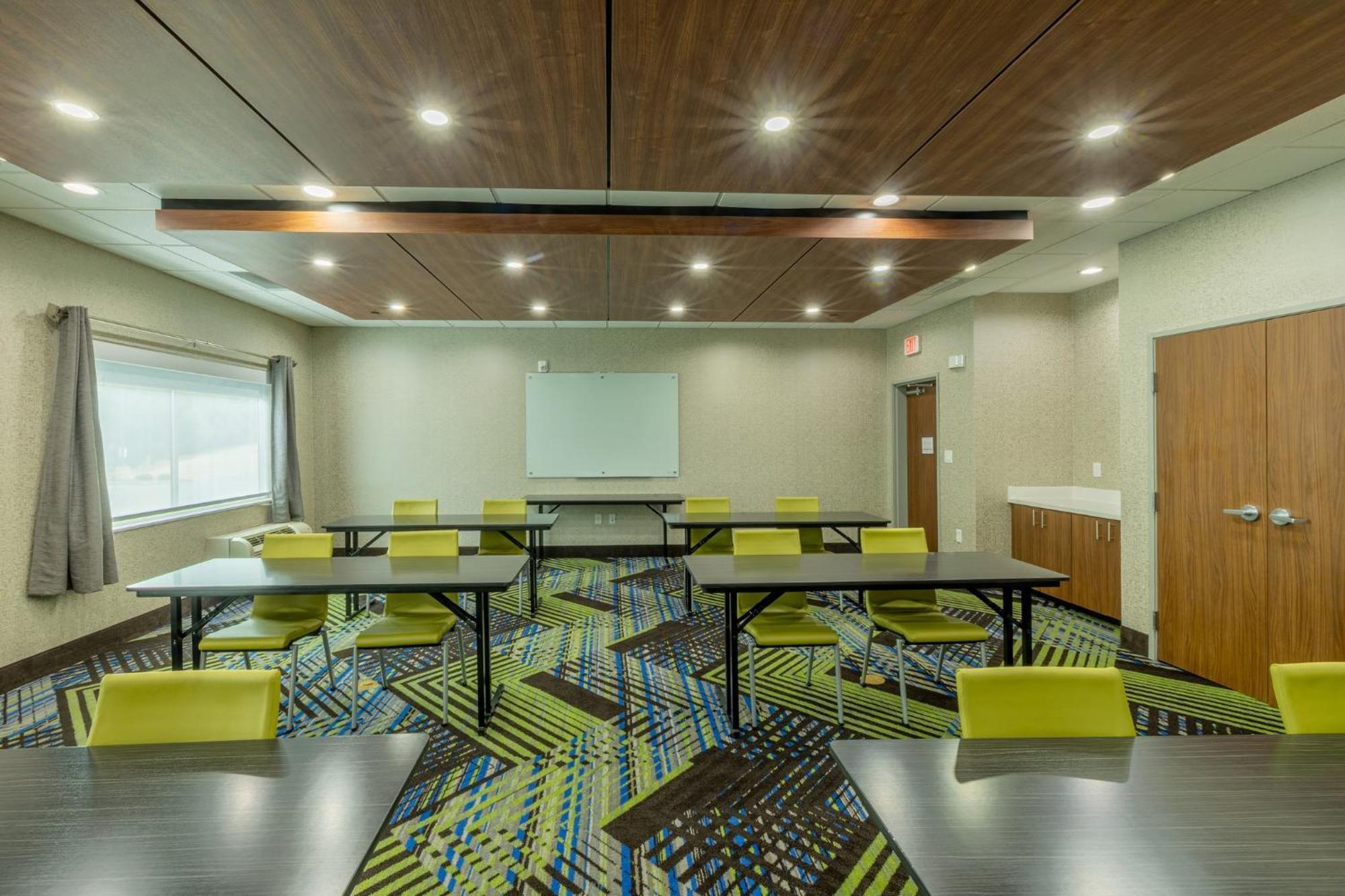 Holiday Inn Express & Suites - Lindale By Ihg Екстериор снимка