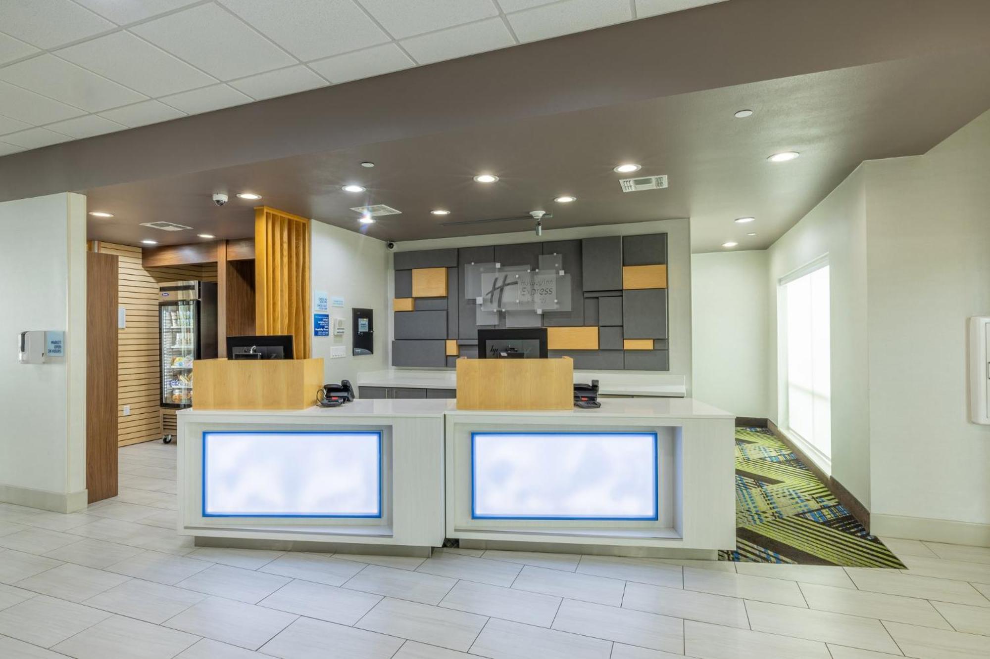 Holiday Inn Express & Suites - Lindale By Ihg Екстериор снимка