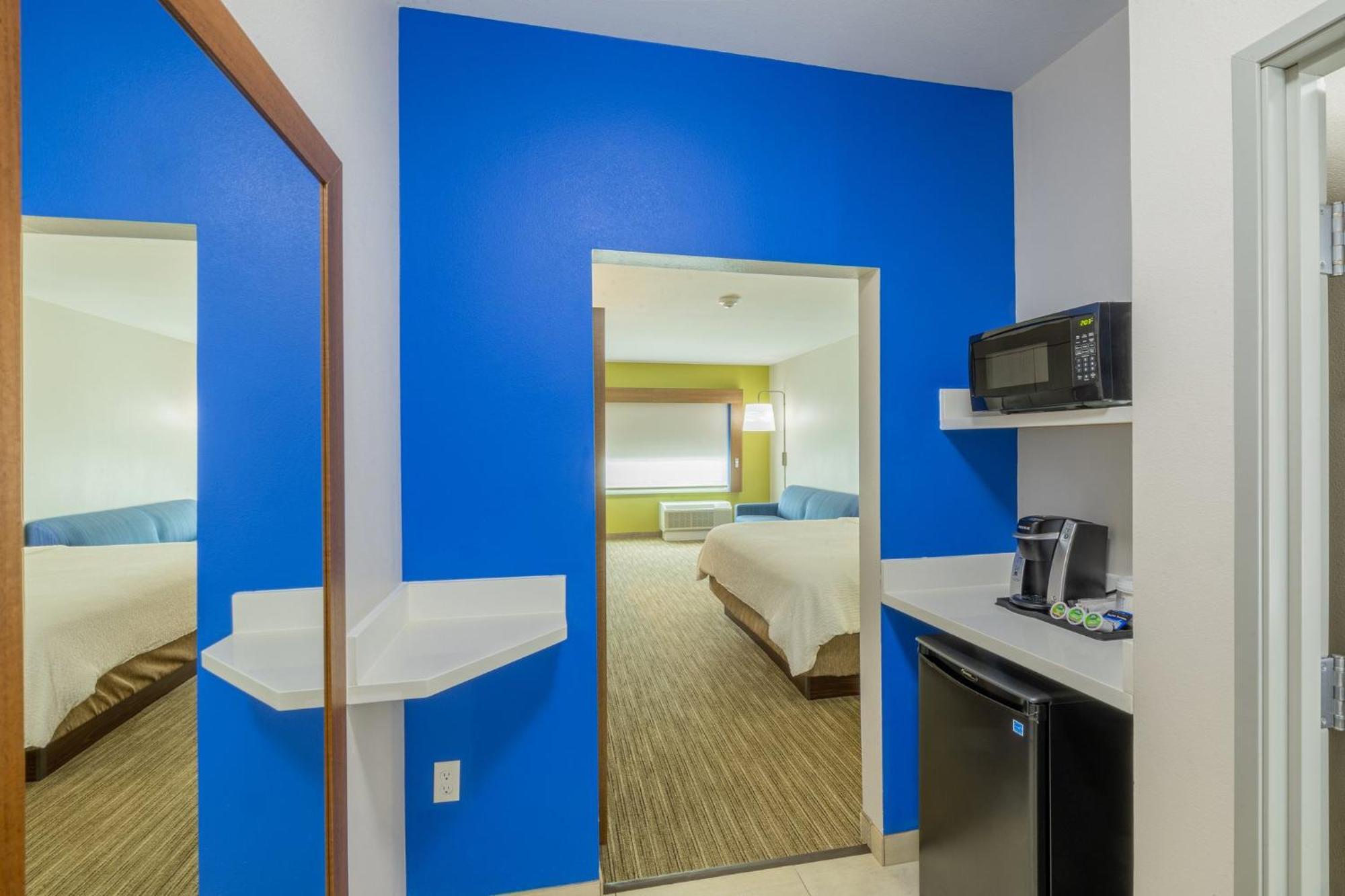 Holiday Inn Express & Suites - Lindale By Ihg Екстериор снимка