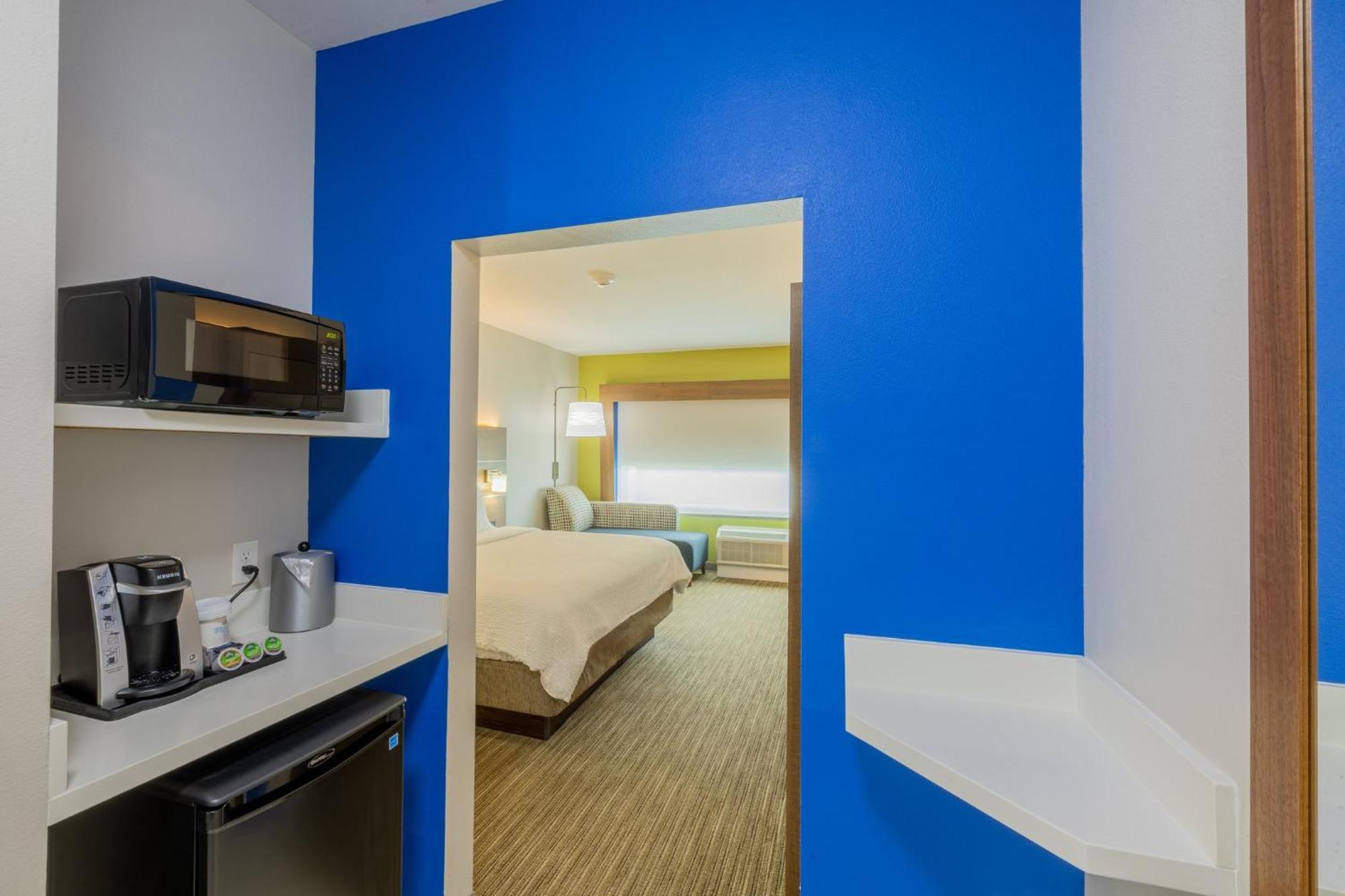 Holiday Inn Express & Suites - Lindale By Ihg Екстериор снимка
