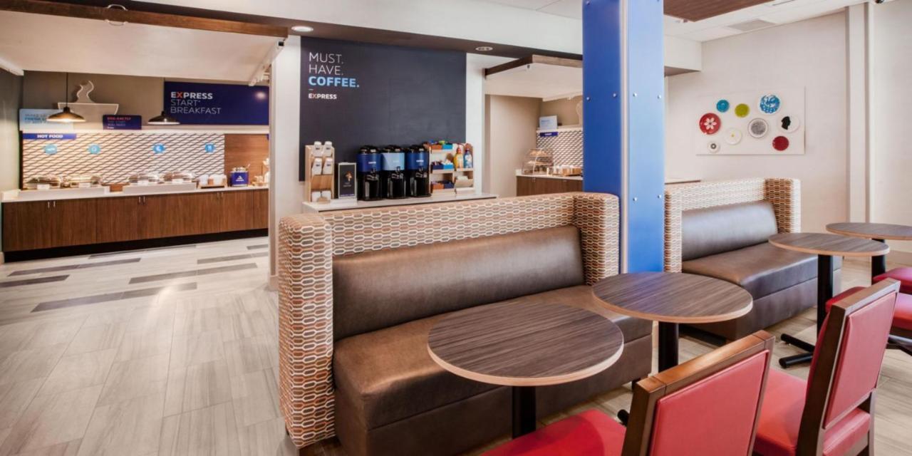 Holiday Inn Express & Suites - Lindale By Ihg Екстериор снимка