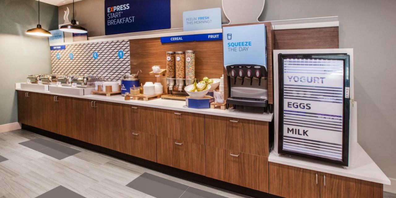 Holiday Inn Express & Suites - Lindale By Ihg Екстериор снимка